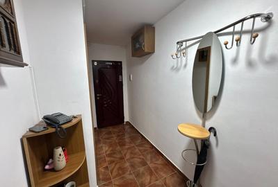Apartament cu 3 camere decomandat, mobilat în Tractorul - 7