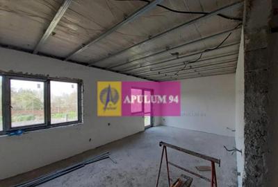 Casă cu 4 camere cu Teren 200 Mp în 1 Decembrie