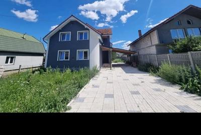 Casă cu 4 camere în Criș