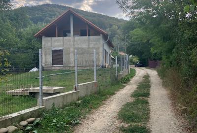 Casă cu 4 camere în Exterior Vest - 1