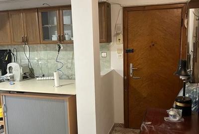 De vânzare - Spațiu comercial 56 mp - Intrare din stradă + casa scarii - 5
