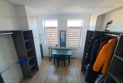 Casă cu 5 camere cu Canalizare în Apollo - 8