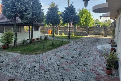 Casă cu 12 camere în Central - 1