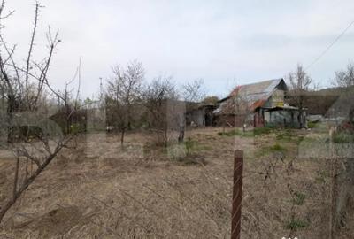 Casă cu 4 camere cu Teren 1100 Mp în Central - 2