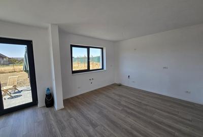 Casa langa padure cu curte generoasa 704 mp - 9