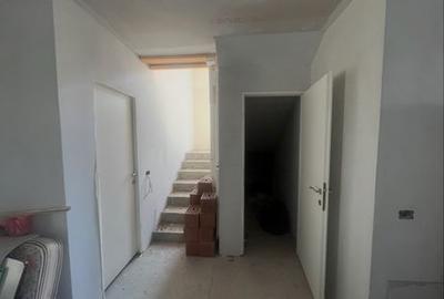Casă cu 4 camere în Orțișoara