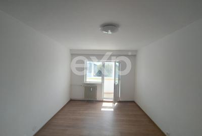 Apartament cu 3 camere decomandat în Eremia
