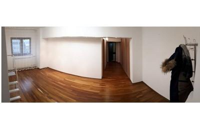 Apartament cu 3 camere semidecomandat în Tineretului - 2