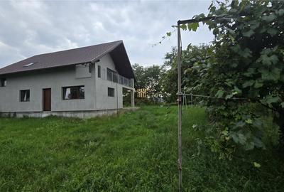 Casă cu 5 camere cu Teren 1483 Mp în Mitocu Dragomirnei - 2