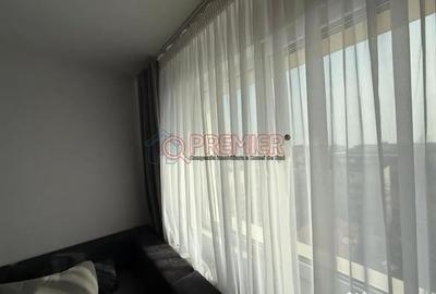 Apartament cu 3 camere semidecomandat în Apărătorii Patriei