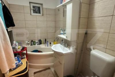 Apartament cu 3 camere semidecomandat, mobilat în Rovine