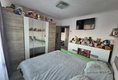 Apartament cu 3 camere semidecomandat în Podu Roș - 3