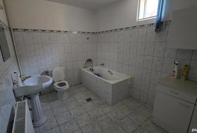 Casă cu 9 camere cu Teren 1000 Mp în Mărăcineni - 4