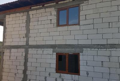 Casă cu 4 camere decomandat în Valea - 6