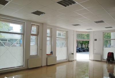Spațiu comercial, de 99 mp, în Central - 7
