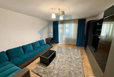 Apartament cu 3 camere decomandat în Calea București
