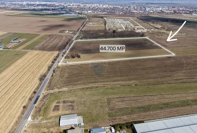 Teren Construcții intravilan de 44700 mp, în Sud-Vest - 1