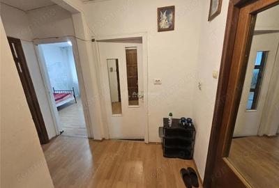 Apartament cu 2 camere decomandat în Micro I - 2
