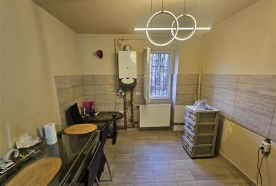 Apartament cu 2 camere semidecomandat în Micro I - 6