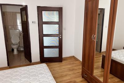 Apartament cu 3 camere decomandat, mobilat în Vasile Aaron - 3