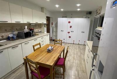 Apartament 4 camere de vanzare