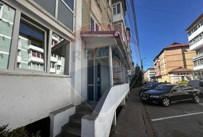 Spa?iu comercial in zona Asirom - 12