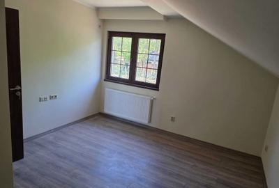 Casă cu 4 camere în Păulești