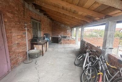 Casă cu 4 camere cu Teren 1316 Mp în 14 Mai - 2