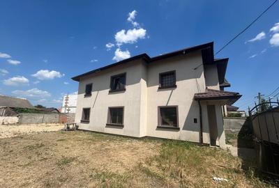 Casă individuală cu 6 camere în Cernele