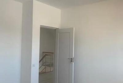 Casă cu 5 camere cu Teren 395 Mp în Malu Mare - 10