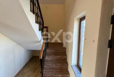 Casă cu 4 camere cu Teren 5500 Mp în Mălureni - 4
