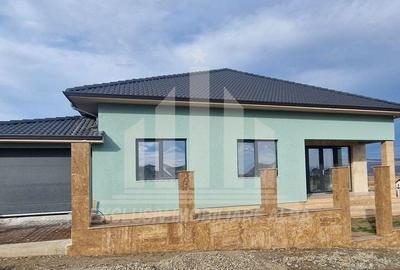 Casă individuală cu 4 camere cu Canalizare în Micești - 1