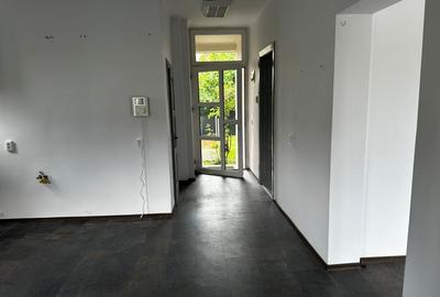 Spațiu comercial, de 75 mp, în Central - 6