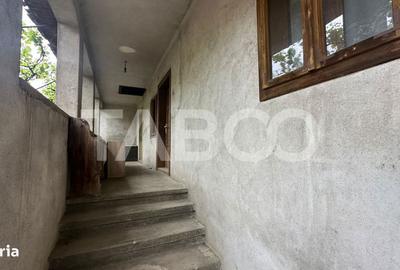 Casă cu 2 camere cu Teren 60 Mp în Rășinari