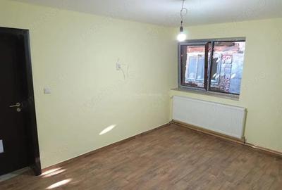 Casă cu Teren 1439 Mp în Socol