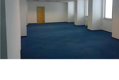 Spațiu comercial, de 450 mp, în Central - 3