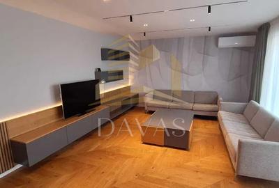 Apartament cu 3 camere semidecomandat, mobilat în Bună Ziua