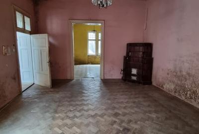 Casă cu 4 camere în Central - 1