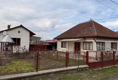 Casă cu 4 camere în Țebea - 1