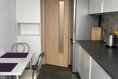 Apartament cu 3 camere decomandat în Central - 1