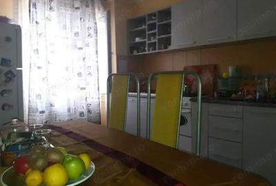 Apartament cu 3 camere în Lipovei