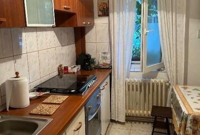 Alexandru cel Bun - Rond 28 , 2 camere decomandat, geam la baie - 1