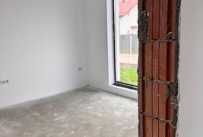 Casa - 4 camere - Canalizare/Apa - Asfalt - Gaze/Curent - Darza Crevedia - 8