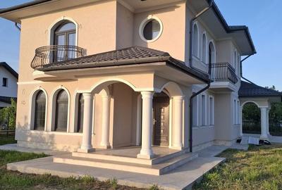 Casă cu 4 camere în Central