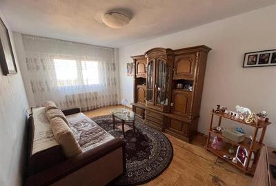 Apartament cu 3 camere decomandat în Astra - 1