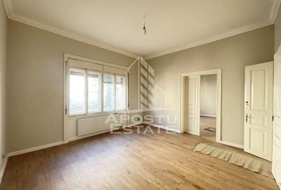 Birou, de 102 mp, în P-ța Maria - 2