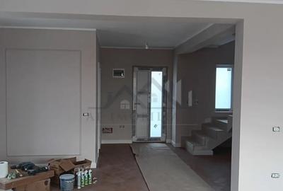 Casă cu 4 camere în Valea Lupului