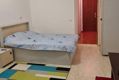 Garsonieră decomandată, mobilată în Podu Roș