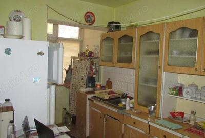 Apartament cu 4 camere semidecomandat în Central - 2