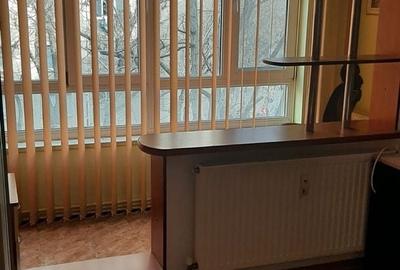 Apartament cu 3 camere decomandat, mobilat în Apărătorii Patriei